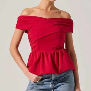 NWT Astr the label Elegant Tennille Off-Shoulder Red Top size L